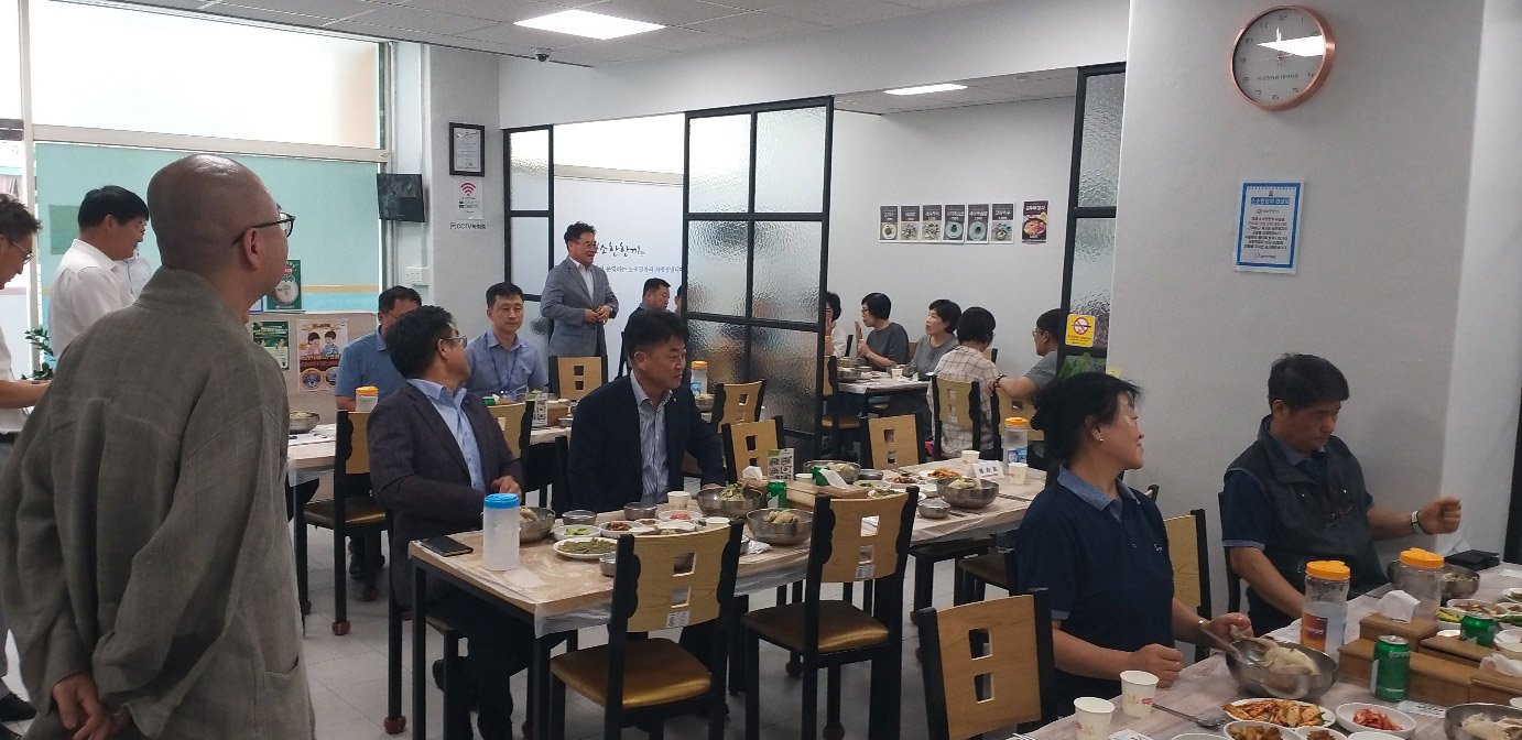 (2025.07.25.)김천농협 주관 시니어금융업무지원 어르신 격려 회식 사진 1